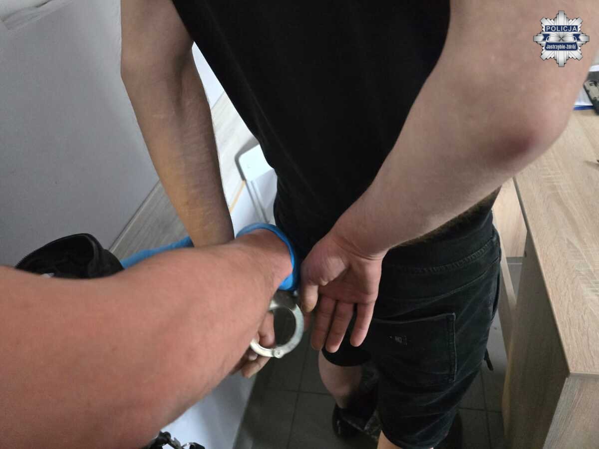 Kradzież w Jastrzębiu. 37-latek okradł byłą partnerkę, przed policją ukrywał się w jej mieszkaniu