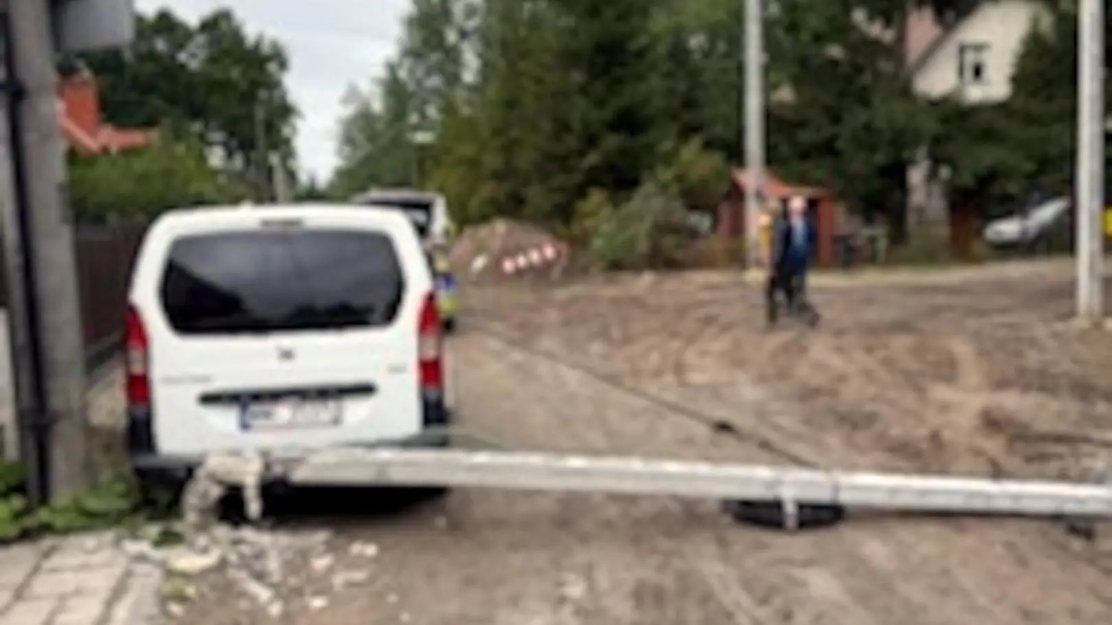 Kradzionym autem uderzył w słup, był nietrzeźwy