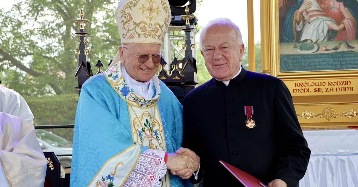 Ksiądz Prałat Andrzej Rams z Chorzelowa odznaczony Złotym Krzyżem Zasługi