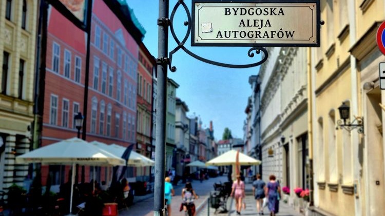 Kto w tym roku odsłoni swój autograf na ul. Długiej w Bydgoszczy? Zgłoś kandydata!