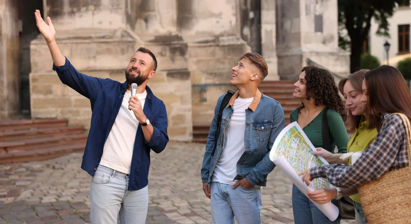 Kurs kierownika wycieczek - dla kogo jest świetnym kierunkiem rozwoju zawodowego?