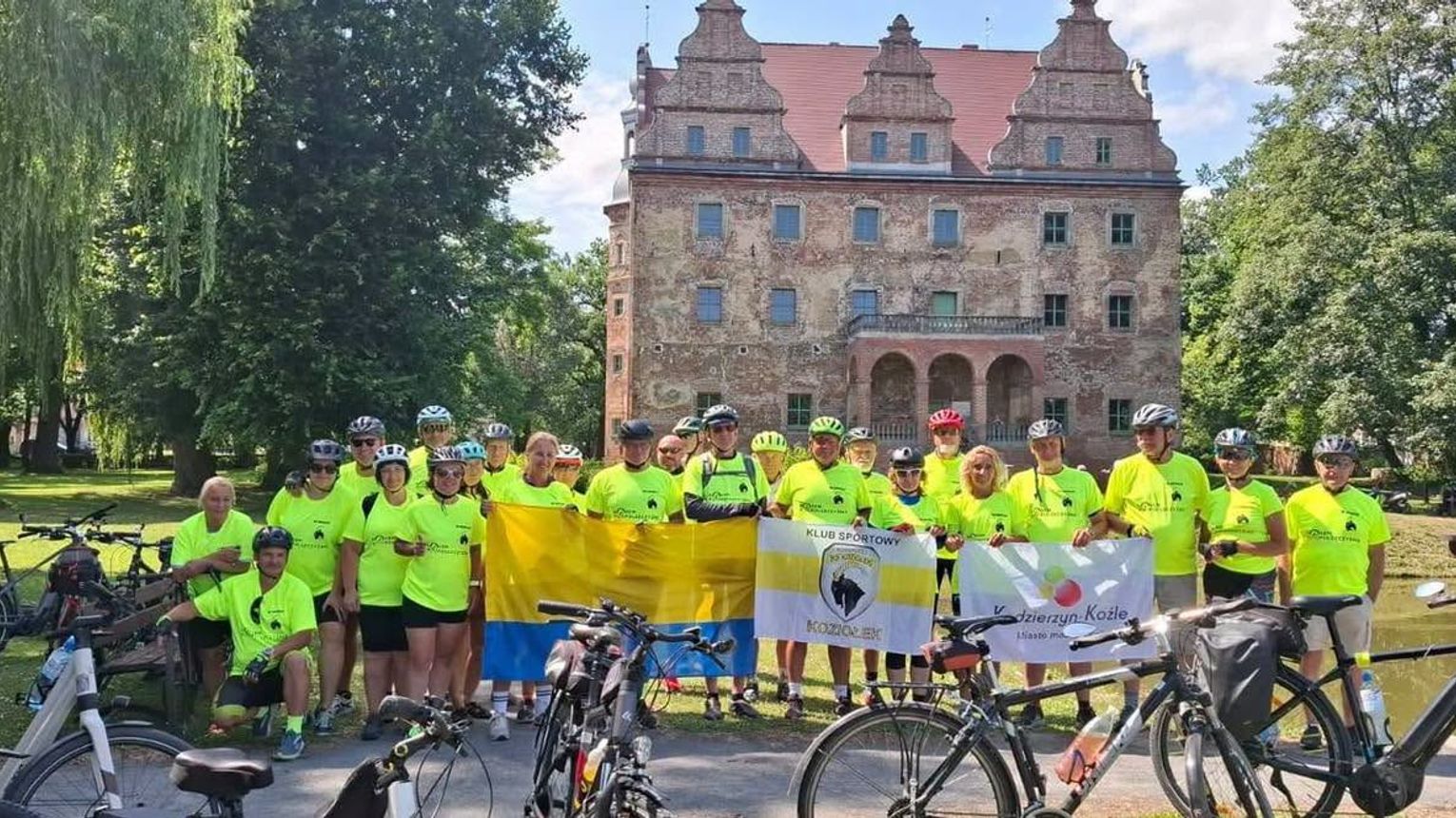 Legenda wskoczyła na trasę, a rowerzyści ruszyli jej śladem. ZDJĘCIA