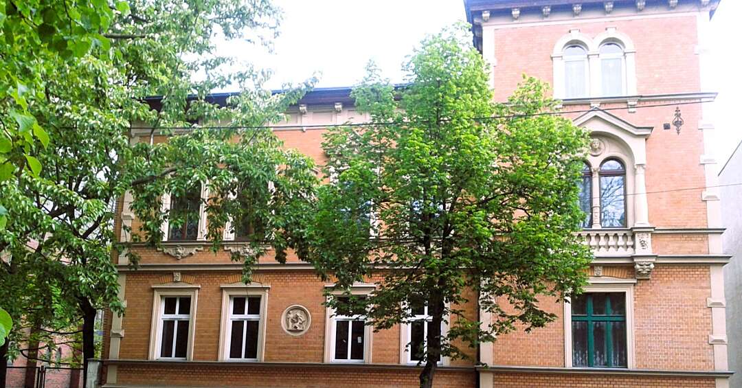 Leopold Staub. Lekarz, który już w 1905 r. opisał przypadek ołowicy u pracownika huty, a w Roździeniu wybudował willę, która jest ozdobą Szopienic do dziś