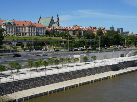 zdjęcie ukazujące Bulwary Wiślane, w tle Zamek Królewski