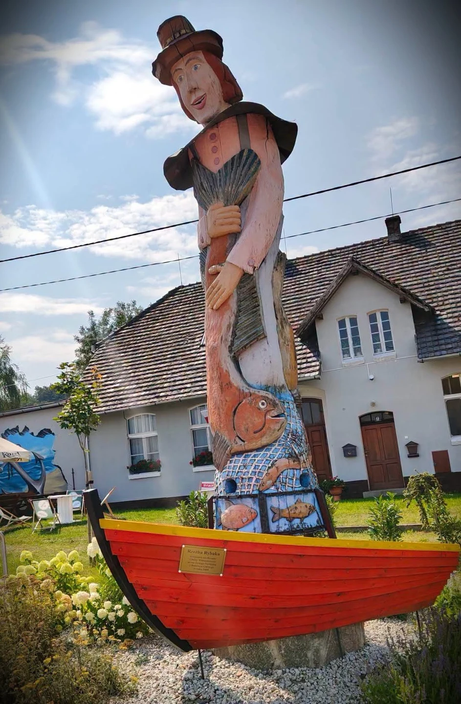 Łódź rybaka wróciła do Dominic. Rzeźba znów kompletna