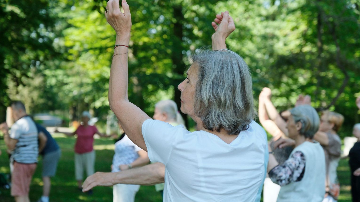 Lubelscy seniorzy się nie nudzą. W Parku Ludowym ćwiczyli Tai chi
