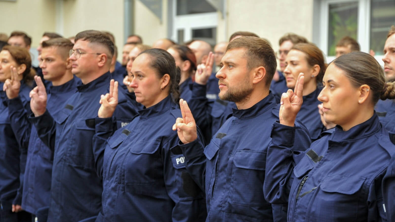 Lubuskie ma nowych policjantów. 74 funkcjonariuszy rozpoczęło służbę (ZDJĘCIA)