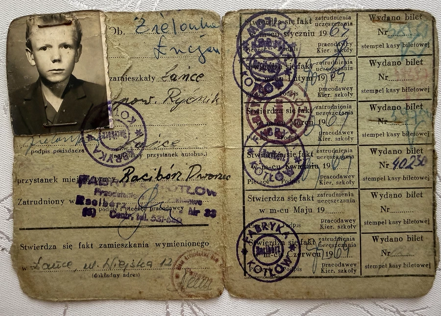 Legitymacja szkolna Lucjana Zielonki z czasów jego edukacji w Zespolu Szkół Zawodowych Rafako