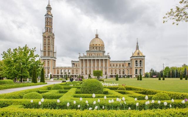 Magiczne miejsce czy szczyt kiczu? Tak wygląda największy kościół w Polsce!