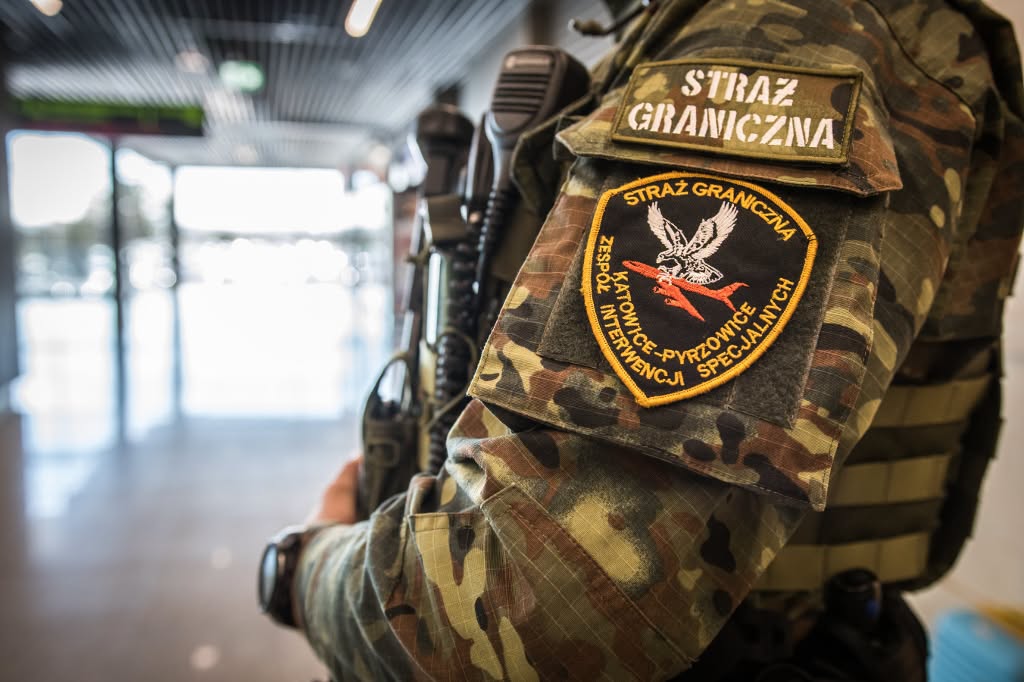 „Mam bombę” – kiepski żart kosztował ją wakacje