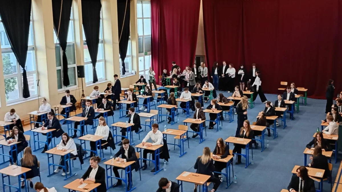 Maturzyści z Łowicza poznają wyniki matur. Pierwsze szkoły już chwalą się sukcesami