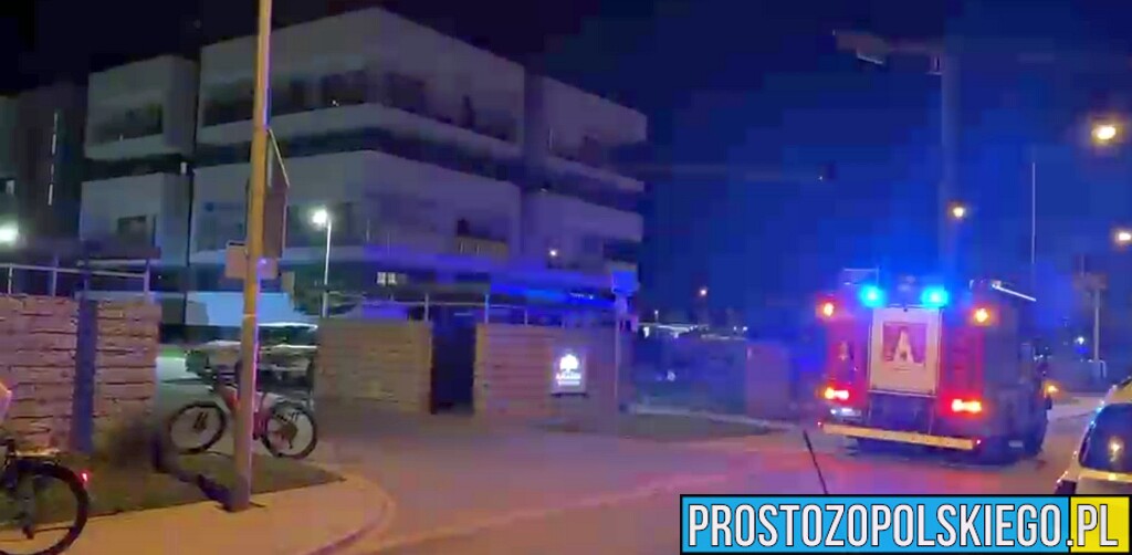 Mężczyzna utknął w windzie na ul. Chocimskiej w Opolu. Strażacy ruszyli z pomocą(Wideo)