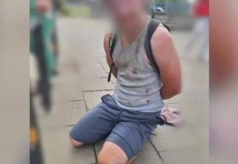 Atak na policjantów. Kastety na dłoniach, maczeta w plecaku