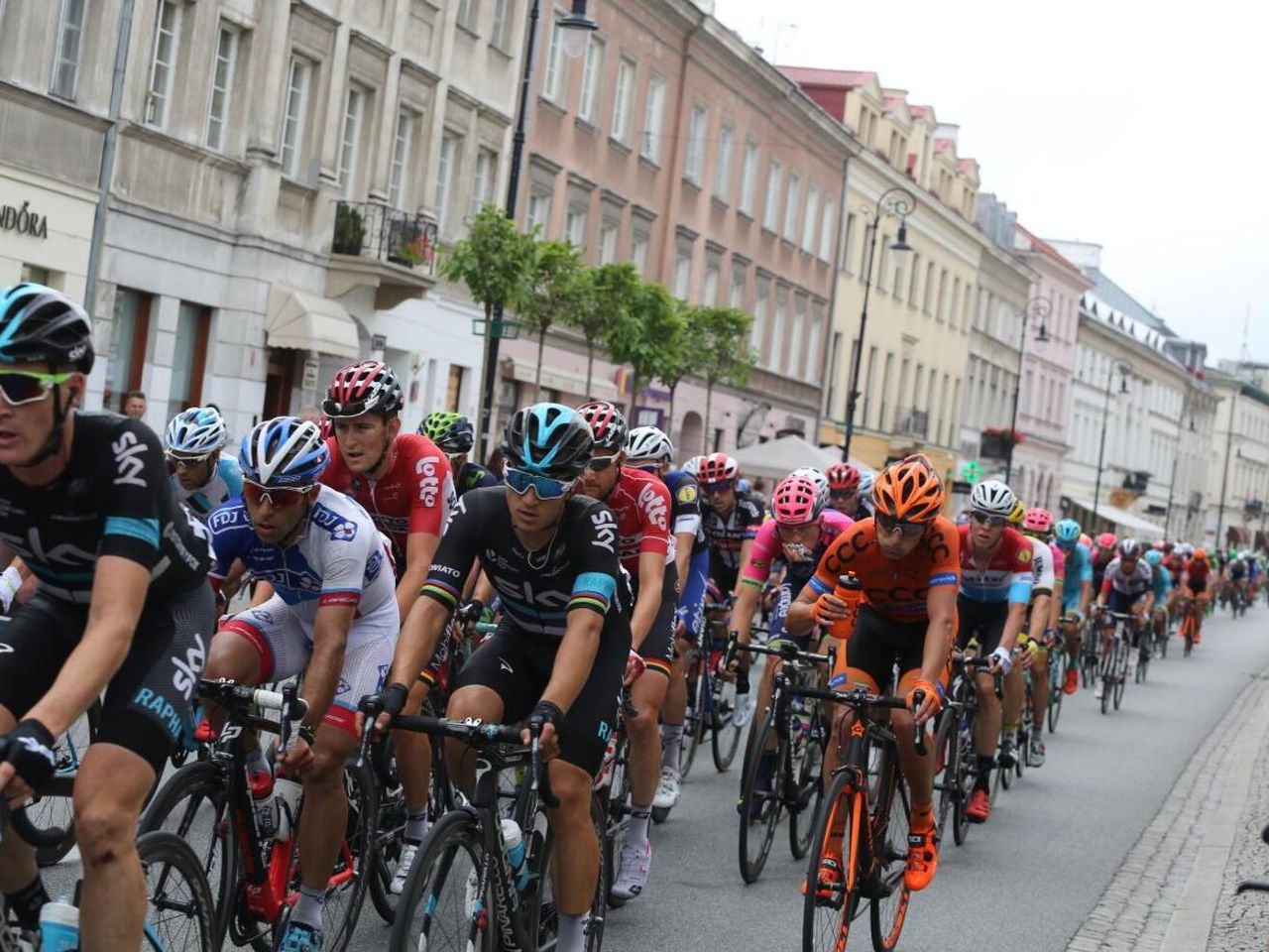 Międzynarodowy peleton na ulicach miasta. Kozienice ponownie na trasie Wyścigu Dookoła Mazowsza