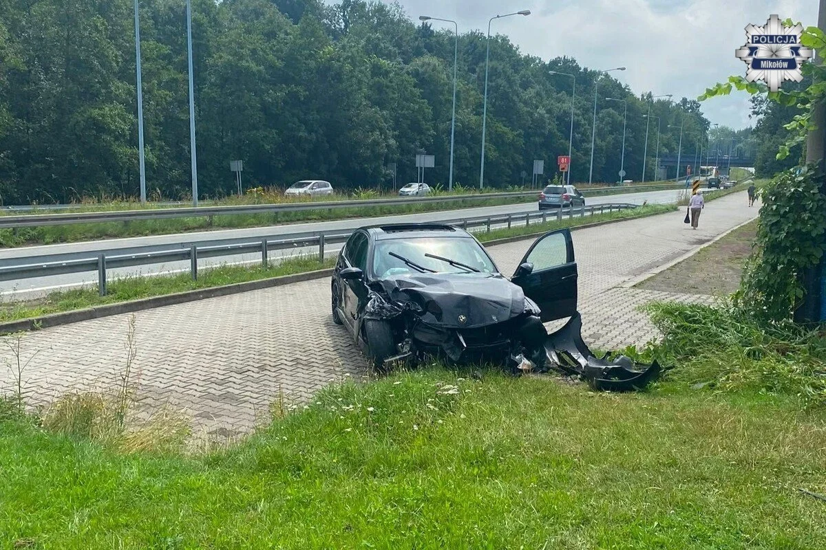 Mikołów: Policja interweniowała w sprawie nadmiernej prędkości, kolizja w Łaziskach Górnych