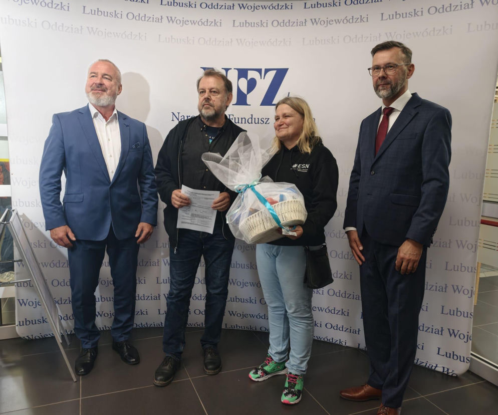 Milionowa klientka z upominkiem w Sali Obsługi NFZ. O jubileuszu w Zielonej Górze przeczytasz na Radioplus.