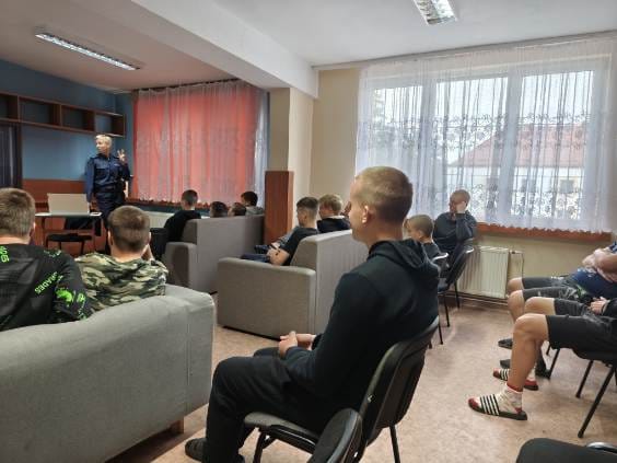 Mogilno: policjantka rozmawiała z młodzieżą o hejcie, cyberprzemocy i tolerancji