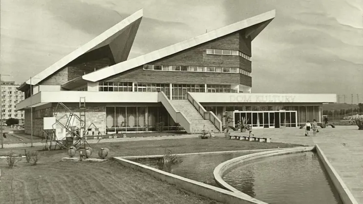 Dom Kultury w Mościcach na archiwalnej fotografii