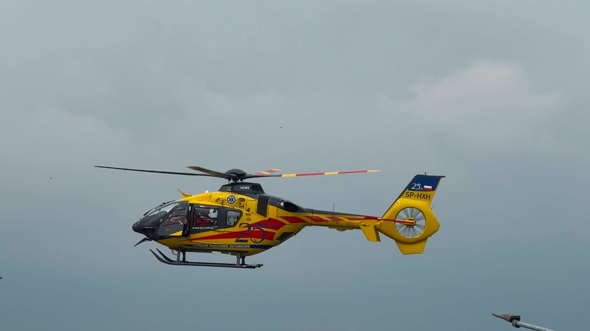 Groźny wypadek na DK10 w Nowej Górze. Citroen wypadł z ronda, cztery osoby trafiły do szpitala