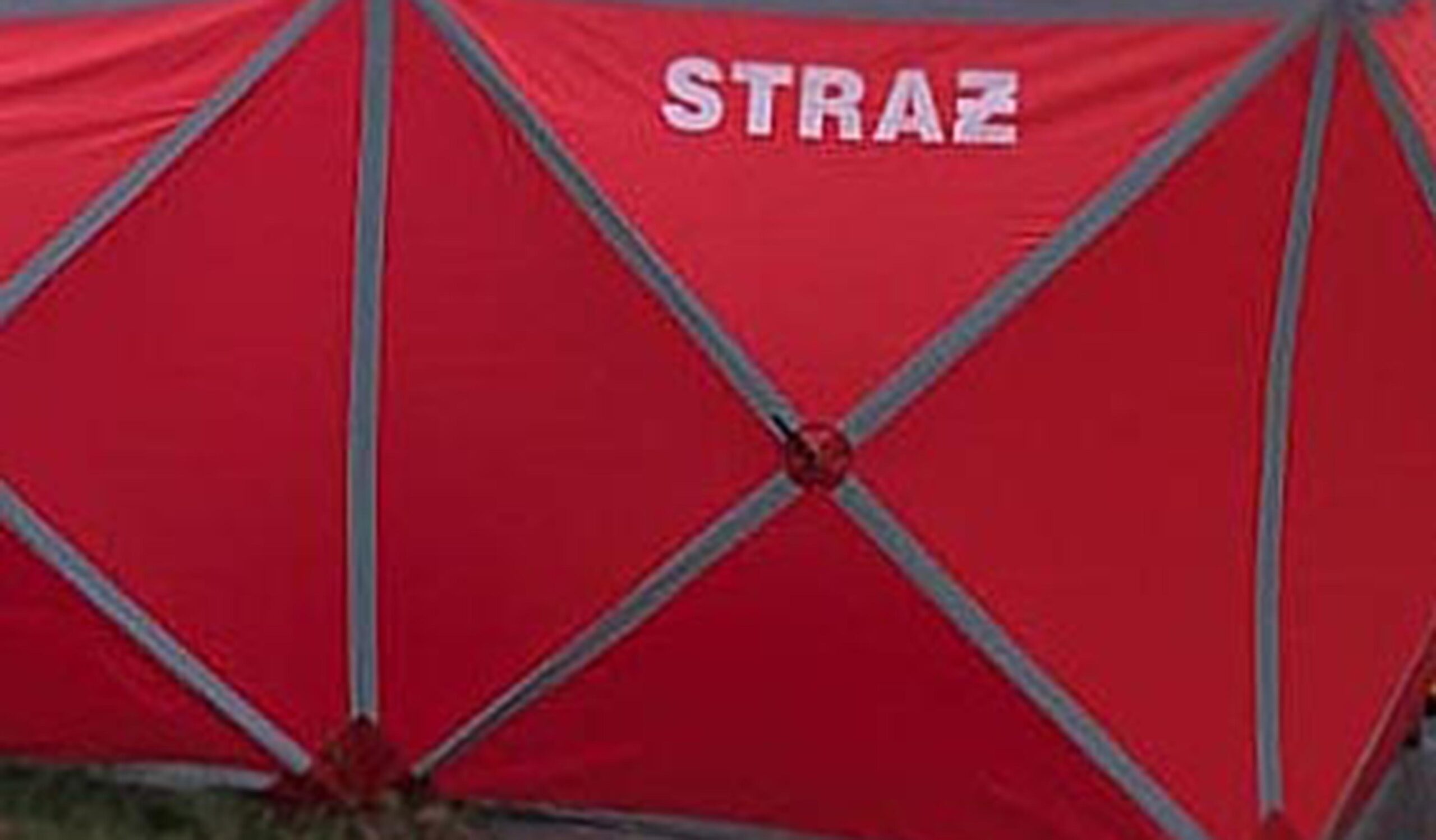 Tragedia na DK-50. Nie żyje 11-letnia dziewczynka po zderzeniu auta z ciągnikiem