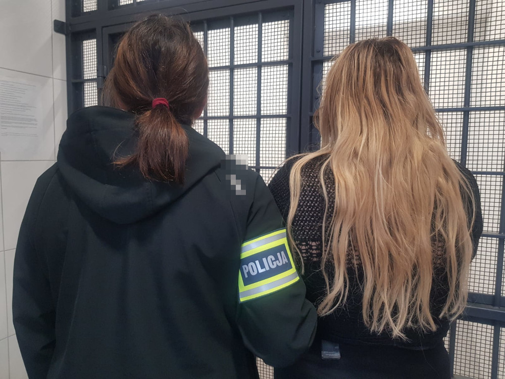 Policjanci z Raszyna przedstawili zarzut 19-latce podejrzanej o kradzieże