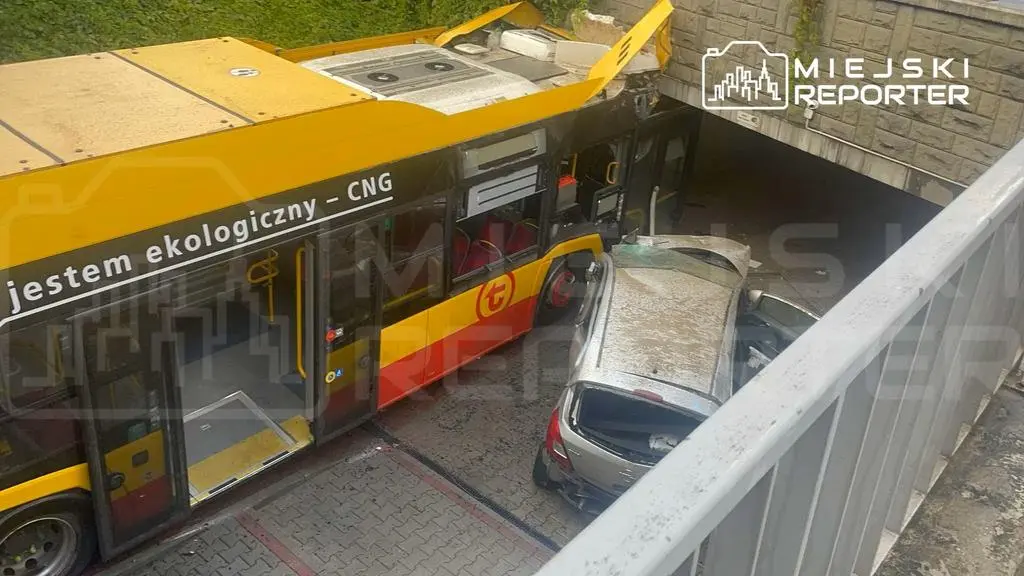 Wypadek autobusu miejskiego w Warszawie