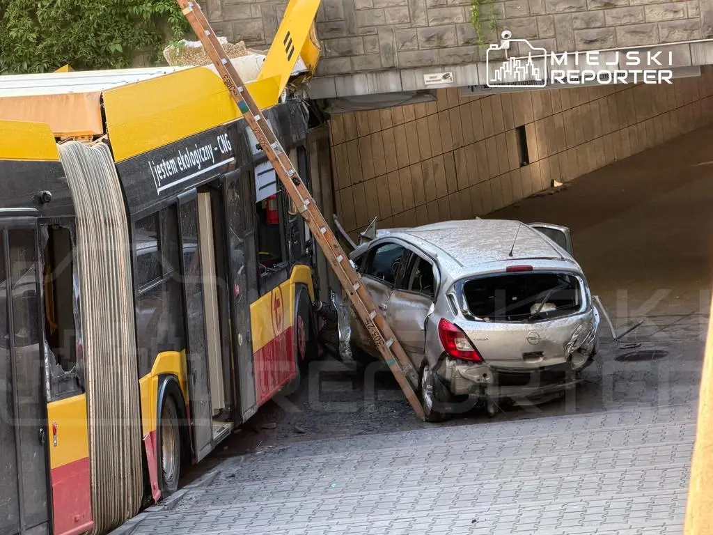 Wypadek autobusu miejskiego w Warszawie