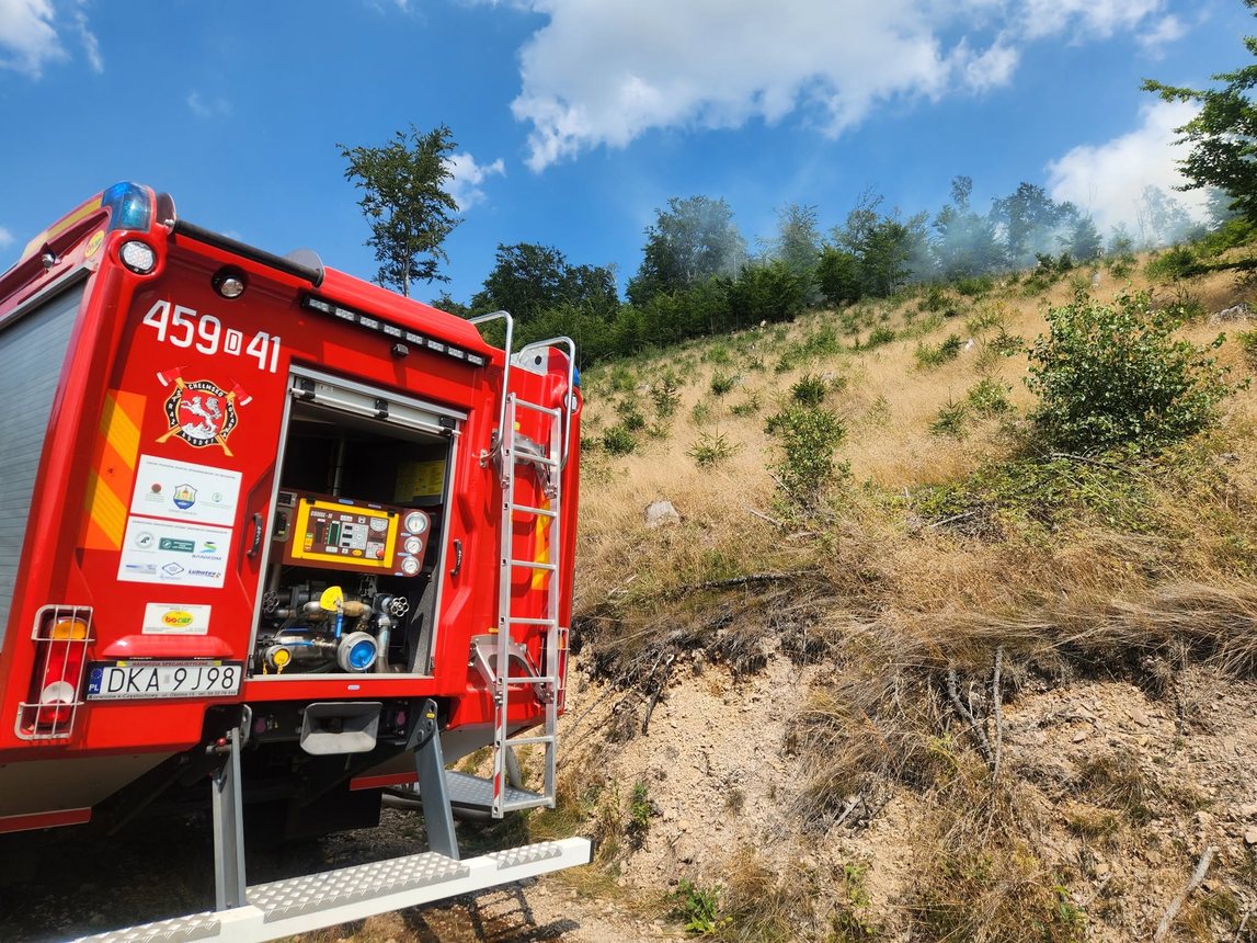 N 5 Strażacy walczyli z pożarem na górze Kierz
