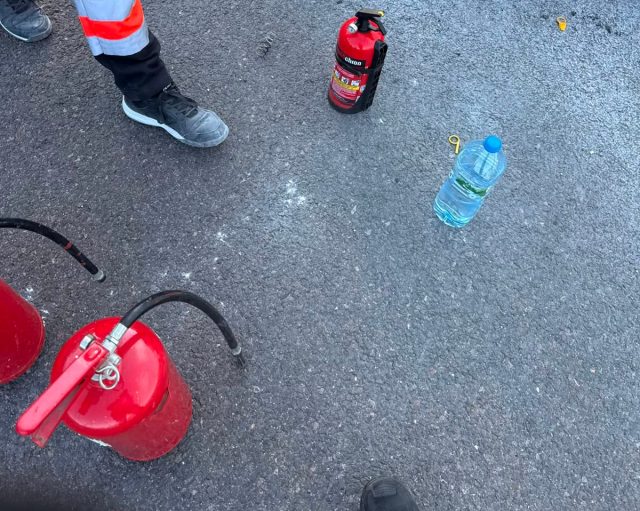 Na ekspresówce pali się samochód, ratownicy ruszyli do akcji. W kierunku Lublina utworzył się spory korek