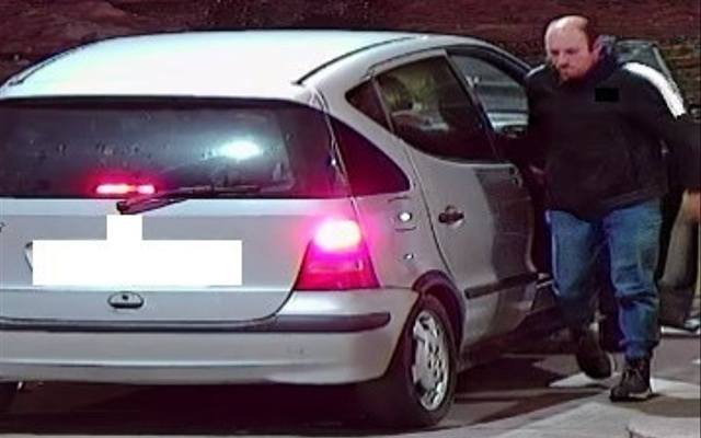 Na skradzionych "blachach" tankowali do pełna i uciekali. Policja publikuje nowe zdjęcia poszukiwanych. Znasz kogoś?
