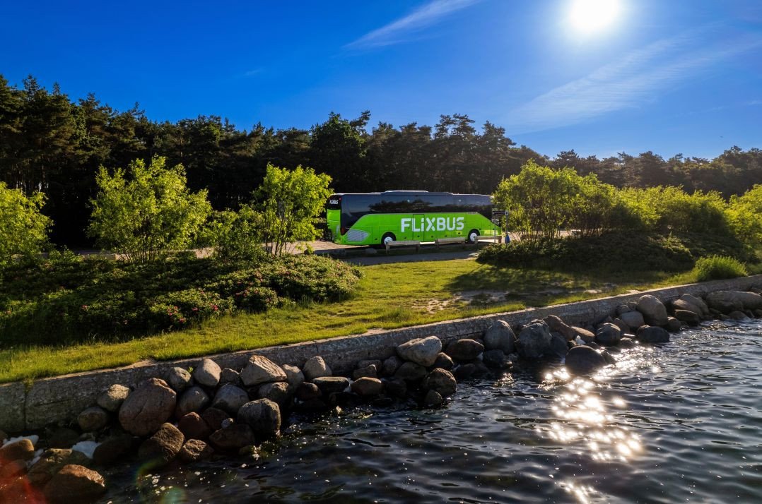 Nad Bałtyk bez samochodu. FlixBus zabiera podróżnych do spokojnych kurortów