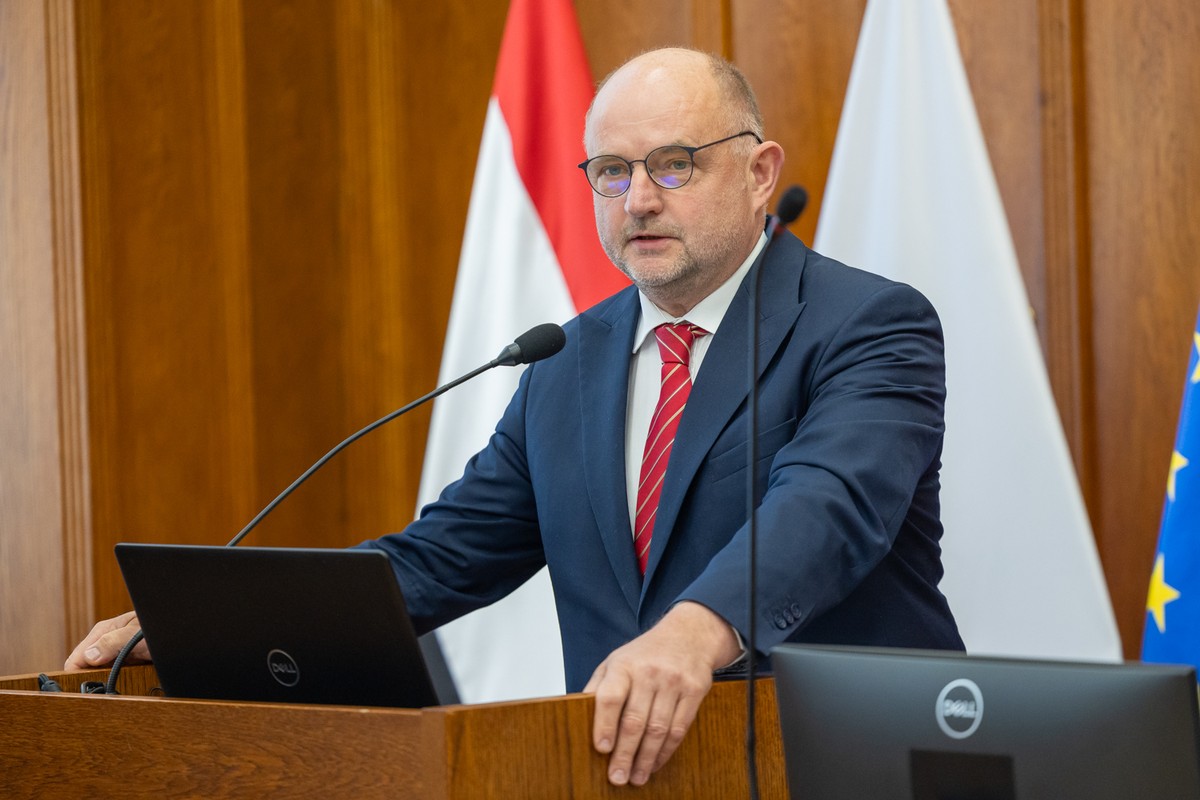 Nadzwyczajna sesja sejmiku w Toruniu i spotkanie z dyrektorami szpitali