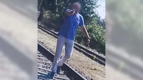 Mężczyzna oddał strzały w kierunku kobiety