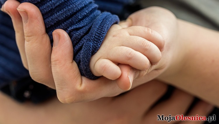 Nie każda mama czwórki dzieci dostanie pełną kwotę emerytury matczynej