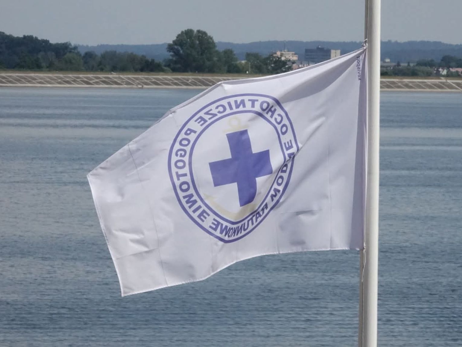 Niebezpieczne popołudnie na jeziorze. WOPR interweniował trzykrotnie