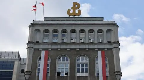 "W samym sercu płonącego miasta młodzi ludzie przejęli ten budynek"