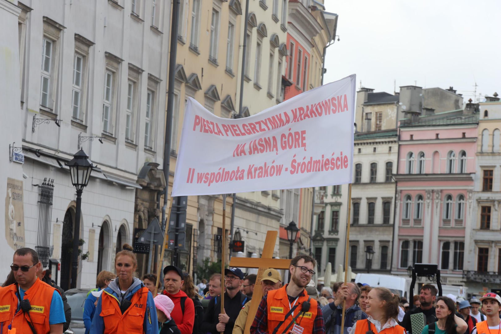 „Niesiemy ludzi do Boga”. Wspólnoty 46. Pieszej Pielgrzymki Krakowskiej na Jasną Górę