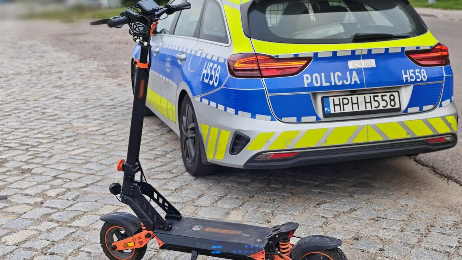 Nietrzeźwa nastolatka przewoziła hulajnogą pasażerkę