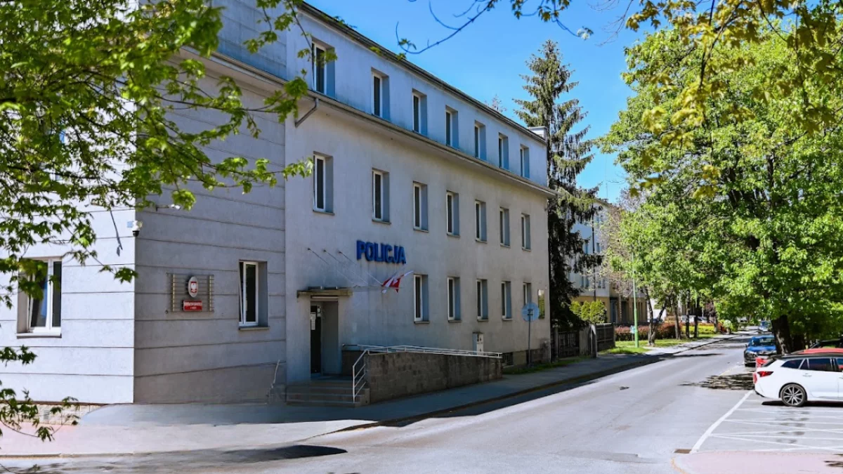 Nietrzeźwy przyjechał pod komendę i sam zgłosił się policjantom.