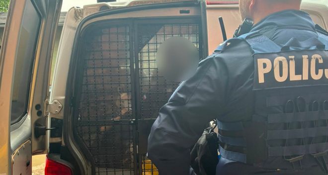Nietypowy pasażer w olsztyńskim autobusie. 53-latek zatrzymany z narkotykami i repliką broni