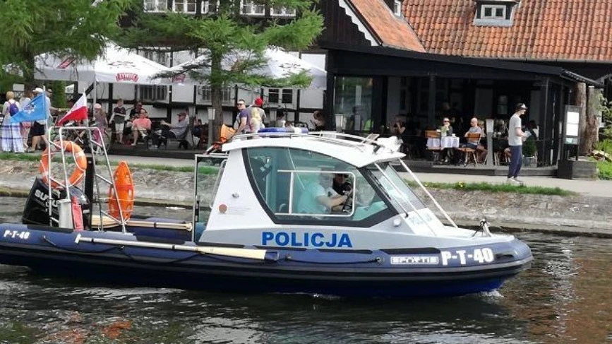 Nocna obława nad Niegocinem. Policja odzyskała skutery wodne warte 450 tysięcy złotych
