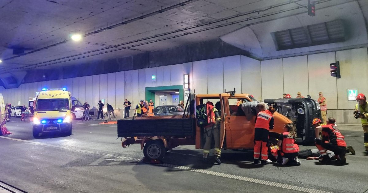 Nocne ćwiczenia służb w tunelu na S2. Sprawdzano procedury bezpieczeństwa