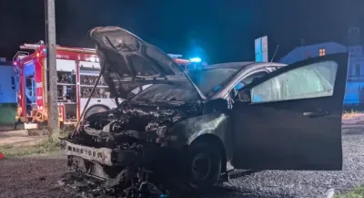 Nocny pożar w Bierutowie. Doszczętnie spłonął samochód osobowy