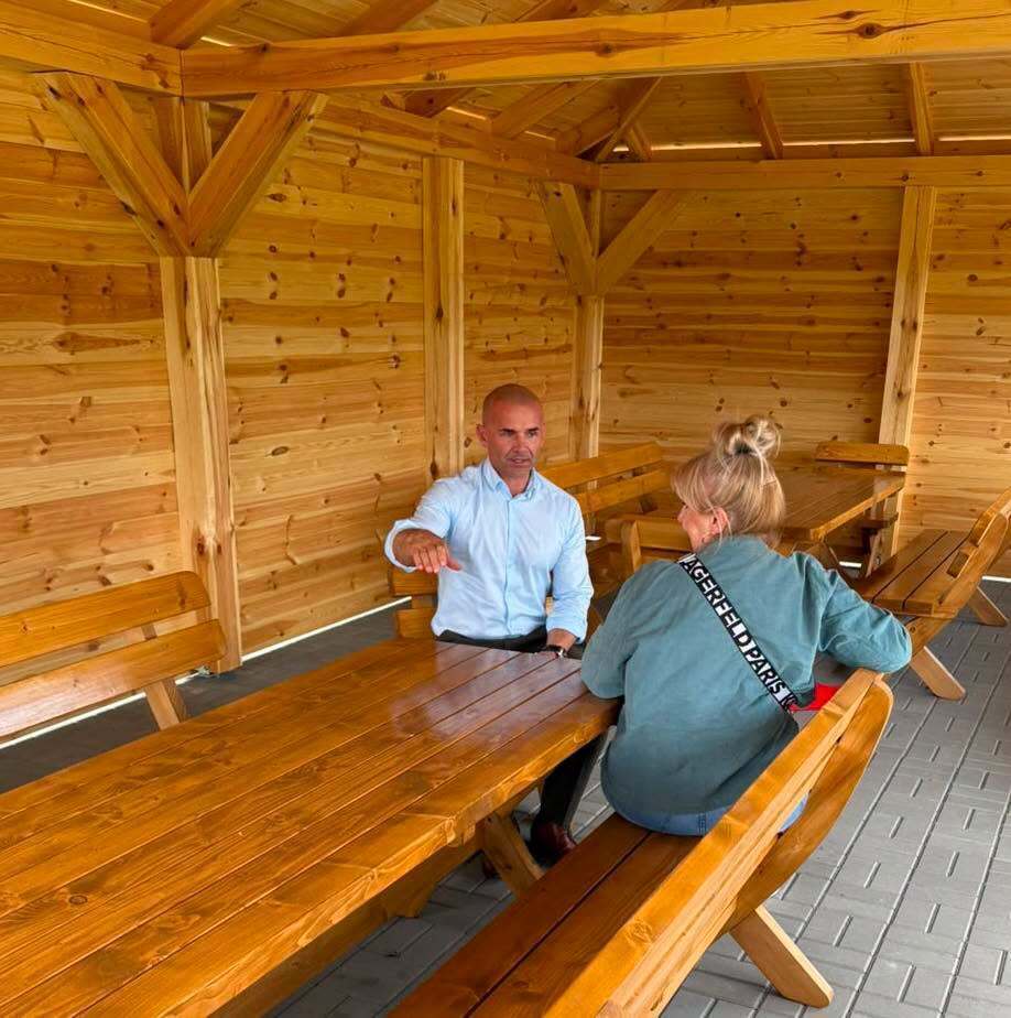 Nowa altana w Niechcicach-Osiedlu Przylesie. Inwestycja z funduszu sołeckiego zakończona