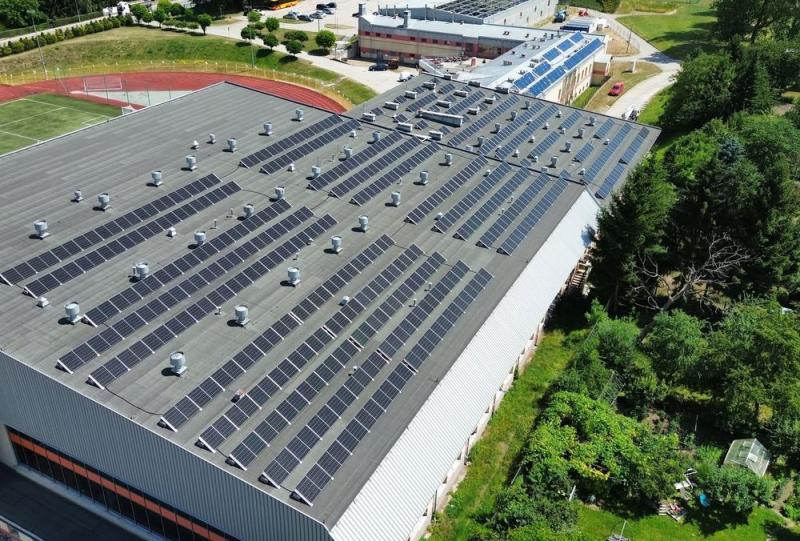 NOWA RUDA - Ogromna hala ze słoneczną energią
