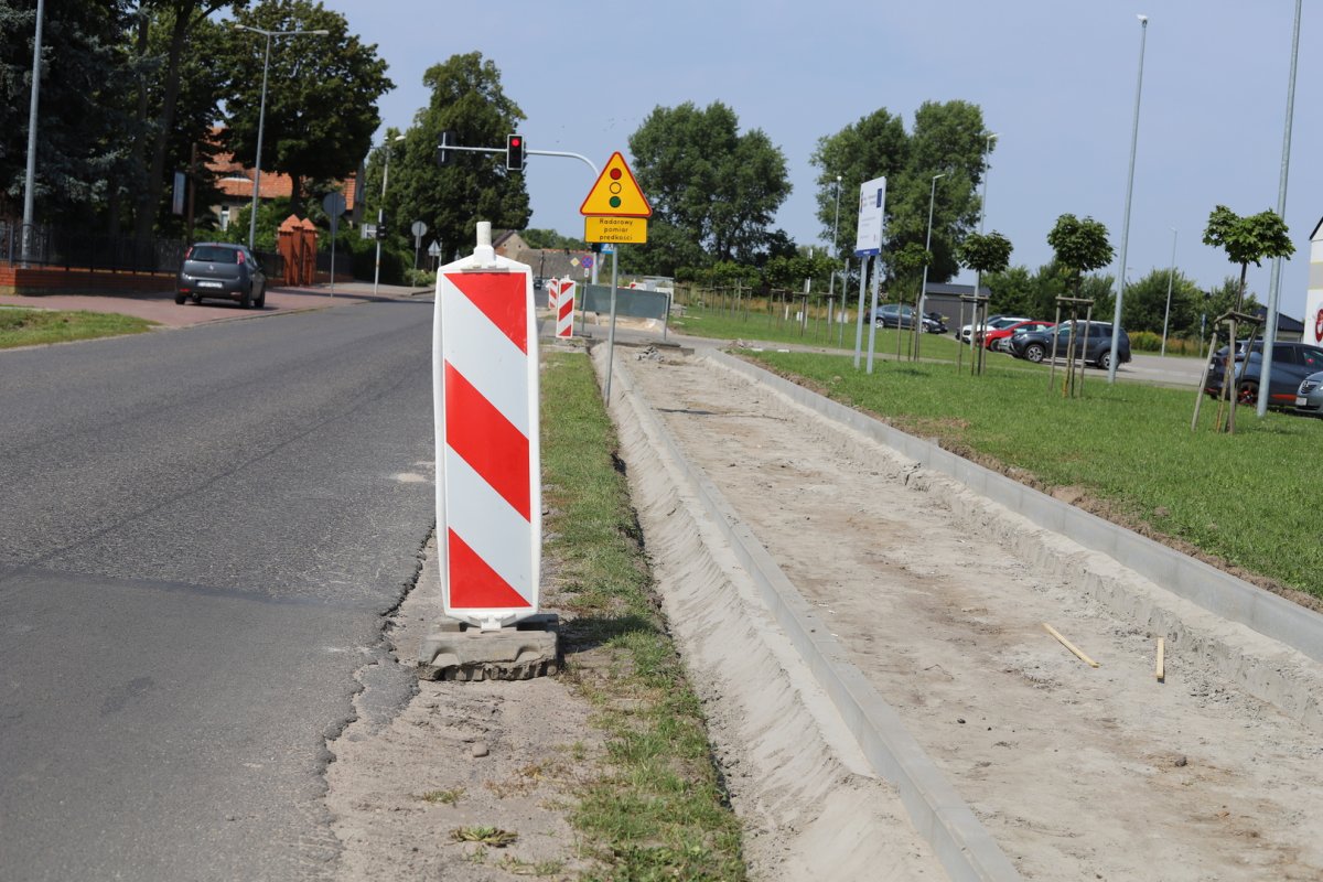 Nowa ścieżka rowerowa między Zdziechową a Gnieznem nabiera kształtów