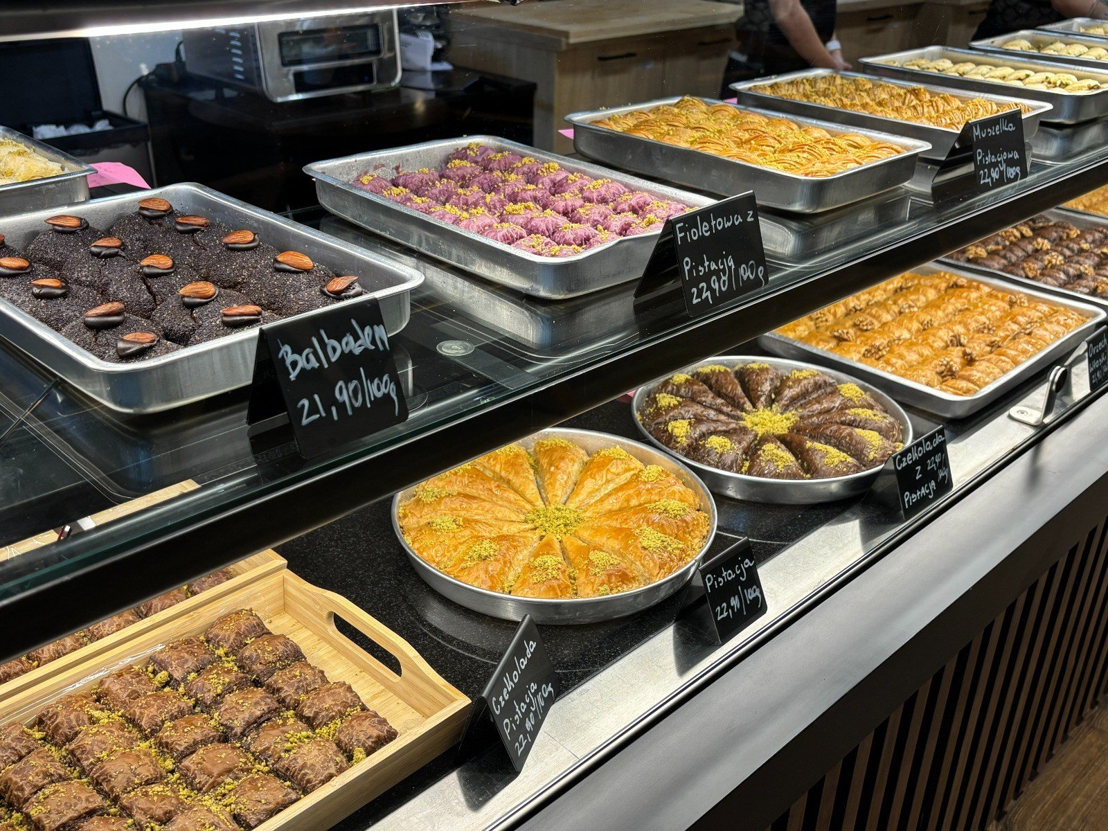 Nowa turecka kawiarnia w Warszawie. W ofercie baklavy, künefe i tureckie lody