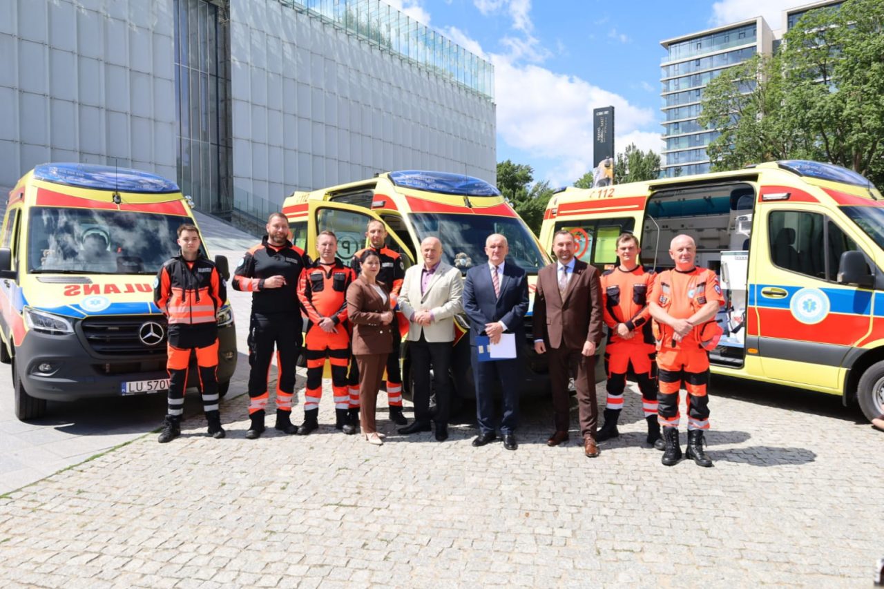 Nowe ambulanse dla lubelskiego pogotowia. Trzy karetki wzmocnią ratownictwo w regionie