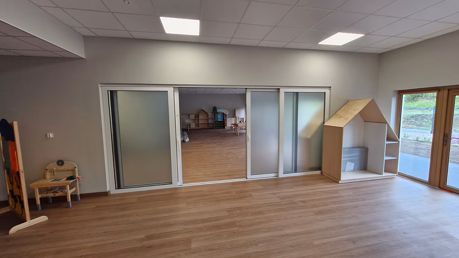 na zdjęciu sala zabaw dla dzieci