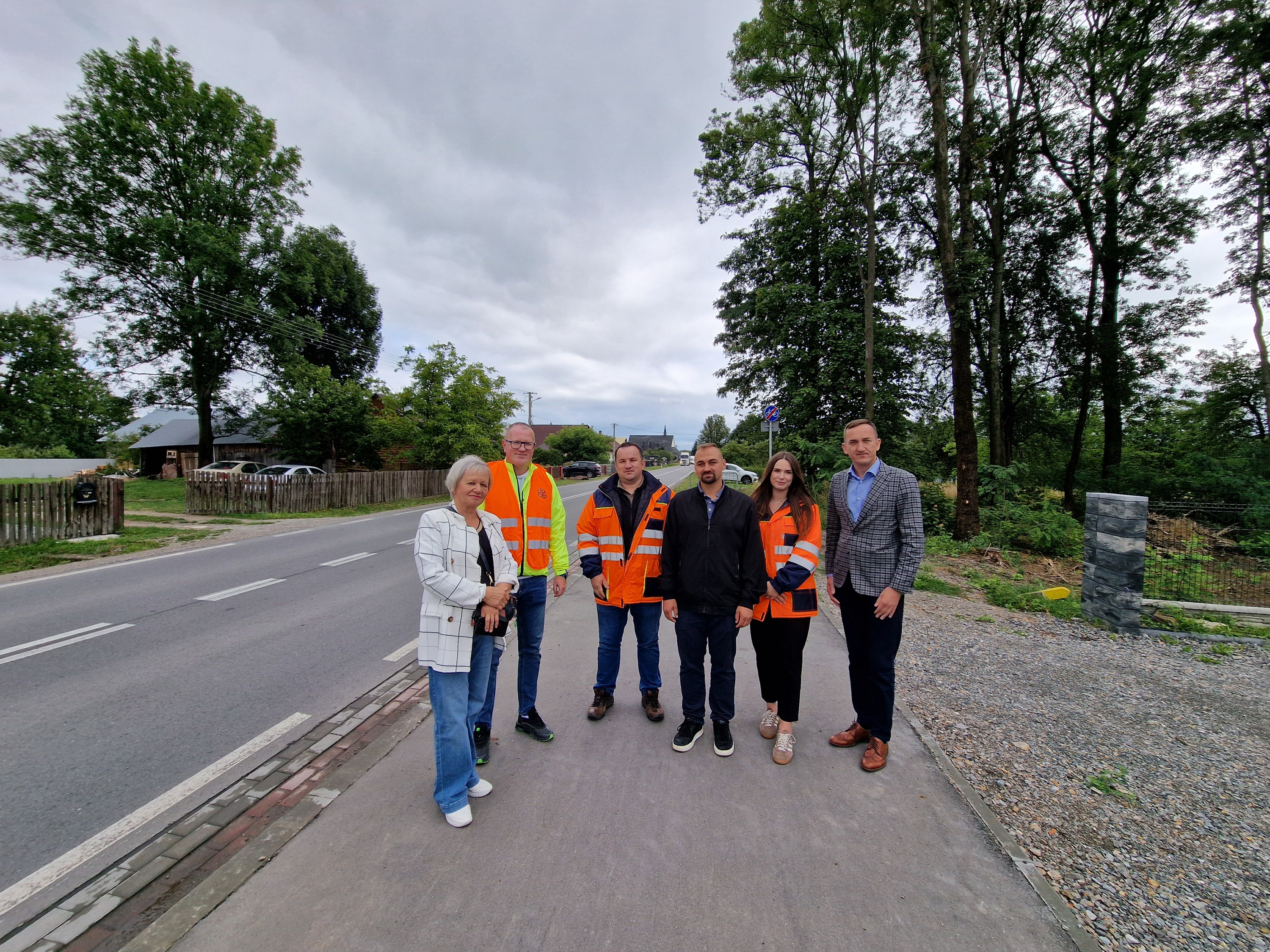 Nowe ścieżki pieszo-rowerowe powstaną przy drodze wojewódzkiej w Jacie i Sójkowej